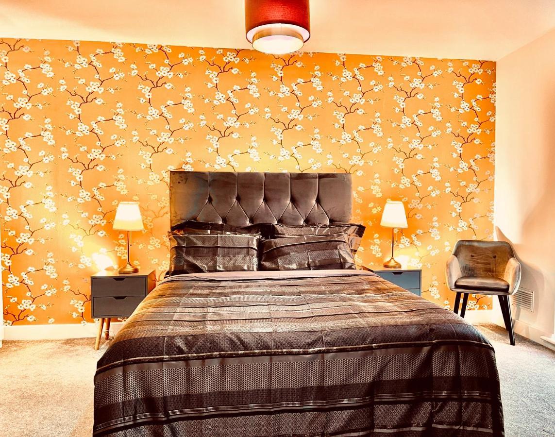 Appartamento Modern Townhouse, Sleeps 4 With Parking Wakefield Esterno foto